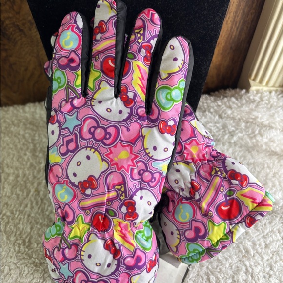 Bioworld Hello Kitty Colorful Kids Mittens - Picture 4 of 8